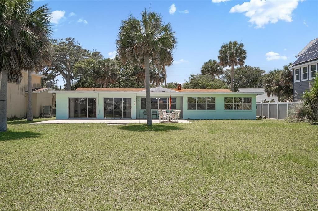 For Sale: $699,000 (3 beds, 3 baths, 1875 Square Feet)