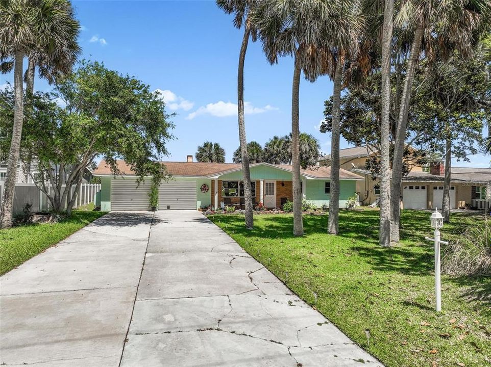 For Sale: $699,000 (3 beds, 3 baths, 1875 Square Feet)