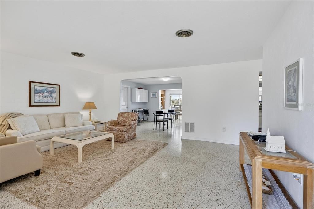 For Sale: $699,000 (3 beds, 3 baths, 1875 Square Feet)