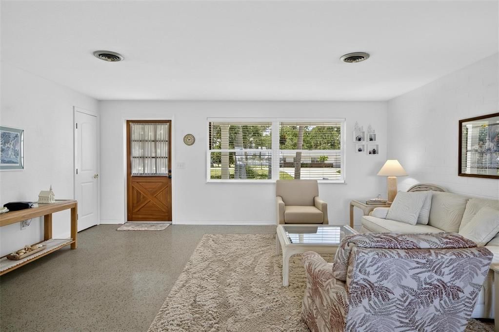 For Sale: $699,000 (3 beds, 3 baths, 1875 Square Feet)