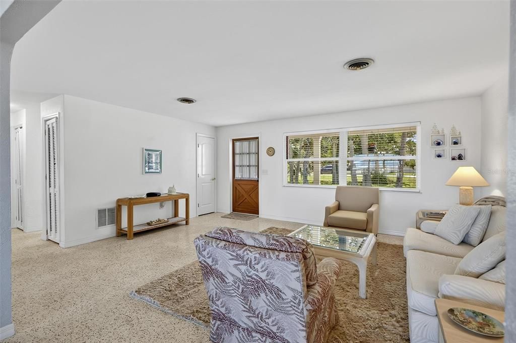 For Sale: $699,000 (3 beds, 3 baths, 1875 Square Feet)