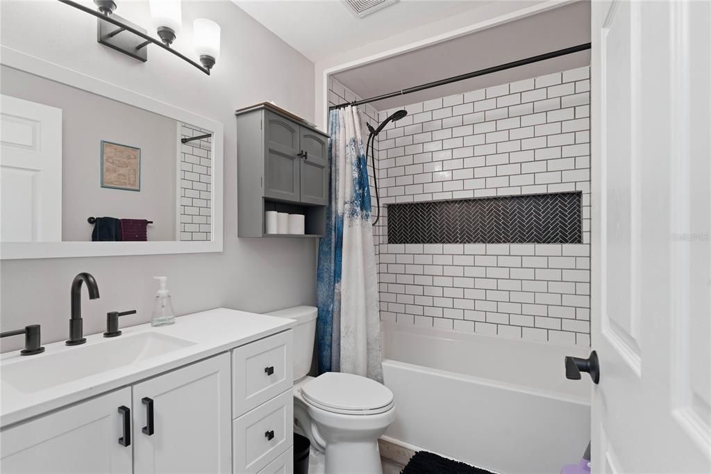 Activo con contrato: $345,000 (3 camas, 2 baños, 1322 Pies cuadrados)