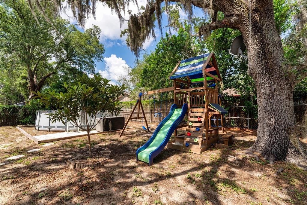 Activo con contrato: $345,000 (3 camas, 2 baños, 1322 Pies cuadrados)