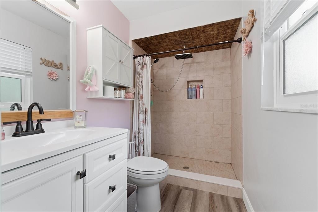 Activo con contrato: $345,000 (3 camas, 2 baños, 1322 Pies cuadrados)