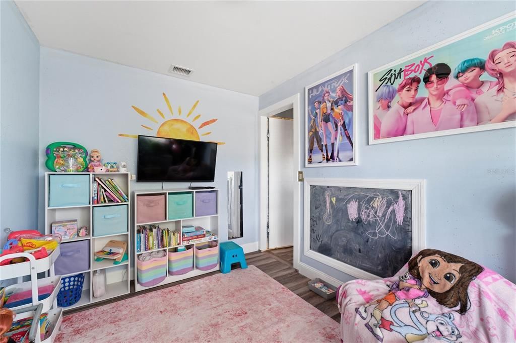 Activo con contrato: $345,000 (3 camas, 2 baños, 1322 Pies cuadrados)