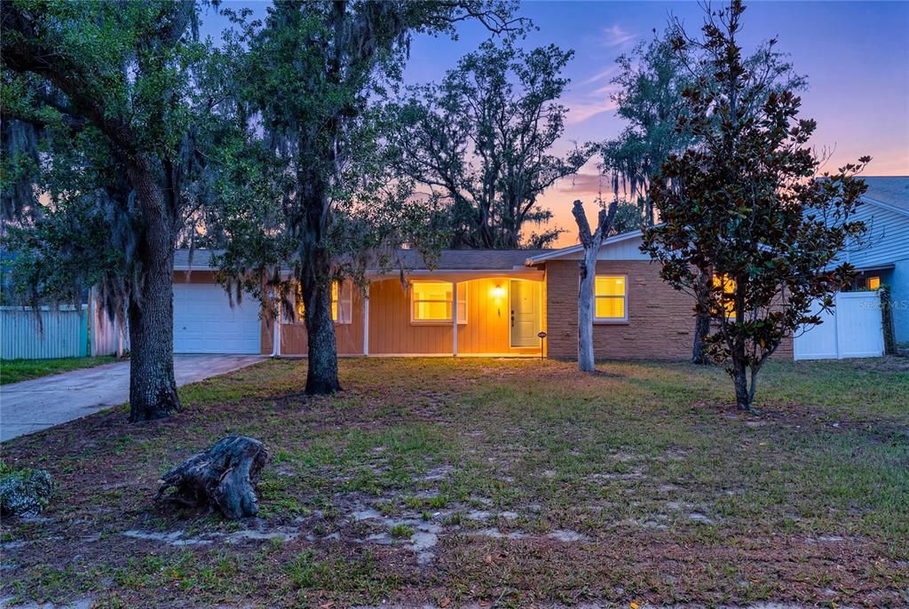Activo con contrato: $345,000 (3 camas, 2 baños, 1322 Pies cuadrados)
