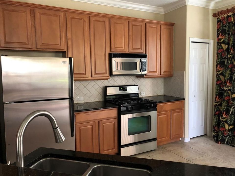 For Rent: $2,350 (3 beds, 2 baths, 1862 Square Feet)