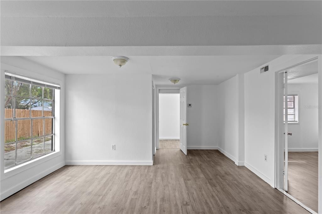For Rent: $2,100 (3 beds, 1 baths, 908 Square Feet)