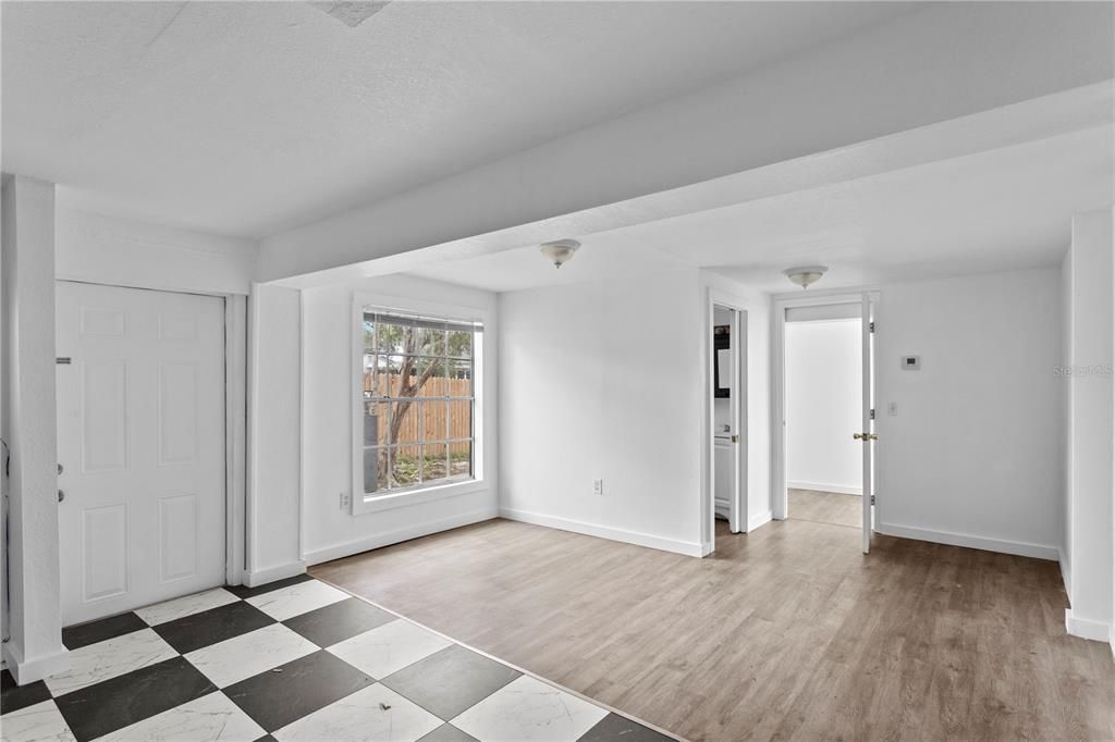 For Rent: $2,100 (3 beds, 1 baths, 908 Square Feet)