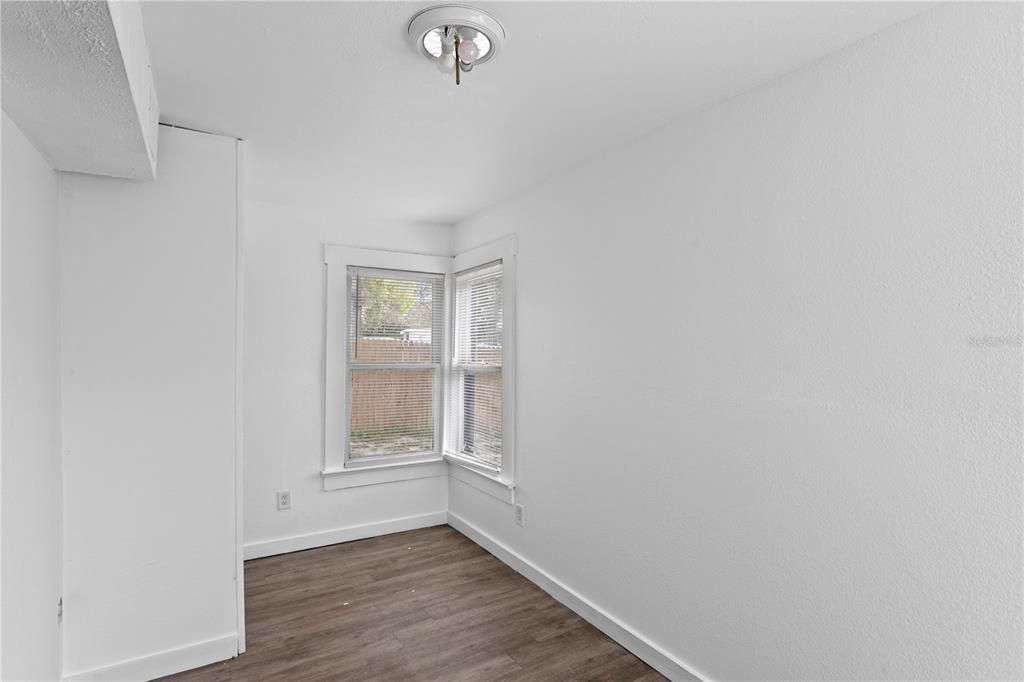 For Rent: $2,100 (3 beds, 1 baths, 908 Square Feet)