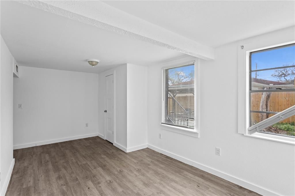 For Rent: $2,100 (3 beds, 1 baths, 908 Square Feet)
