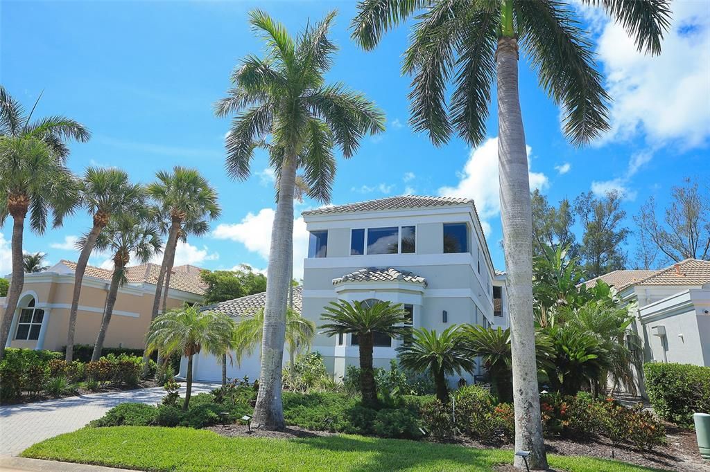 For Sale: $2,550,000 (4 beds, 4 baths, 4154 Square Feet)