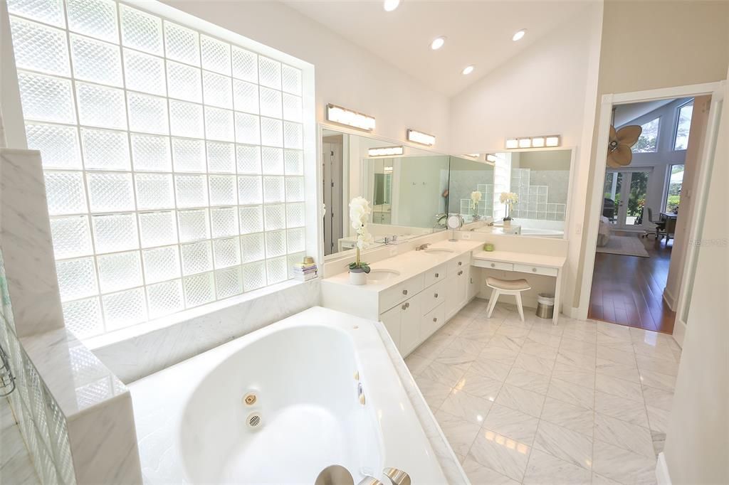 For Sale: $2,550,000 (4 beds, 4 baths, 4154 Square Feet)