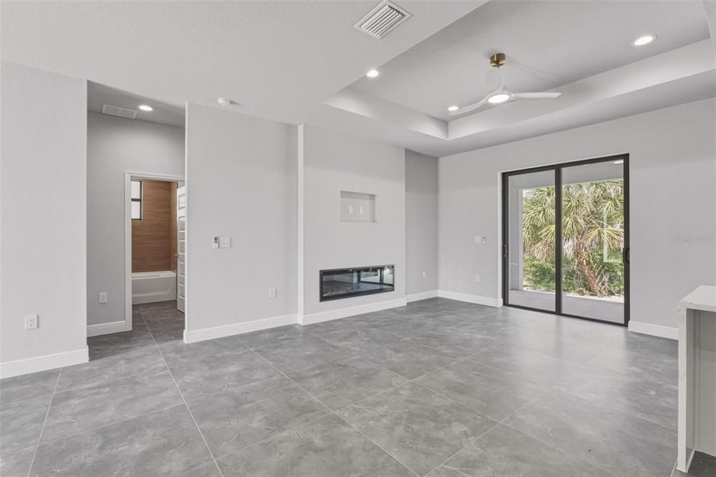 На продажу: $399,900 (4 спален, 2 ванн, 1650 Квадратных фут)