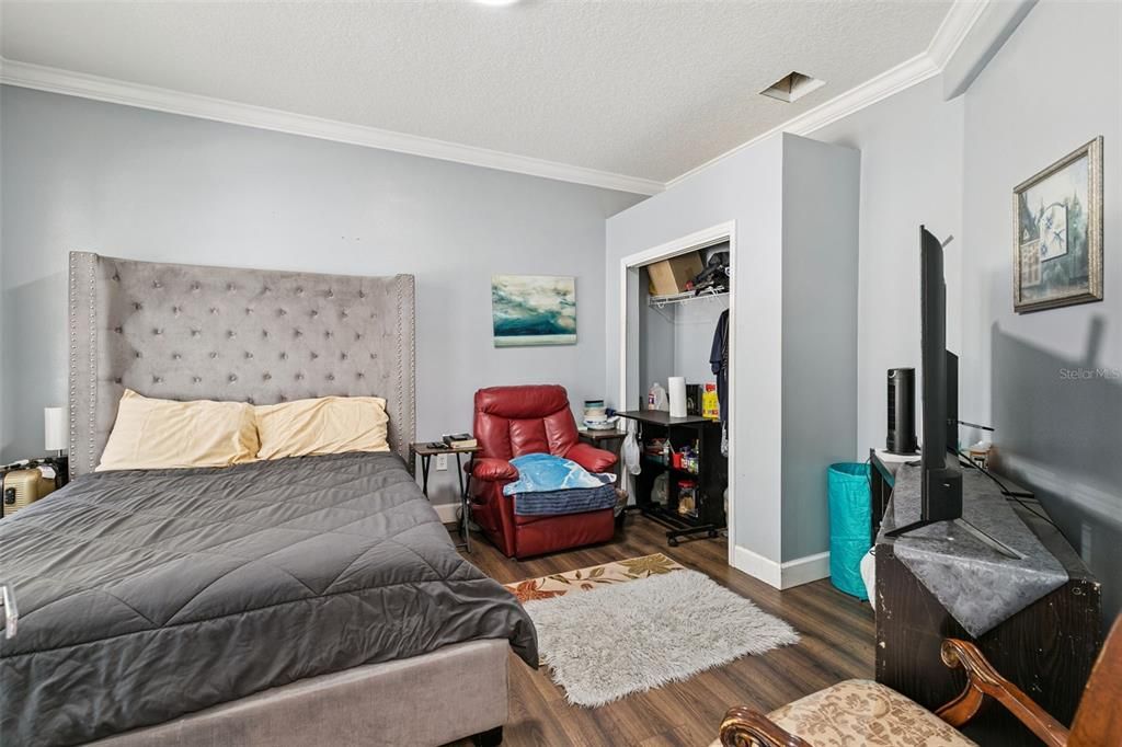 En Venta: $570,000 (5 camas, 3 baños, 3714 Pies cuadrados)