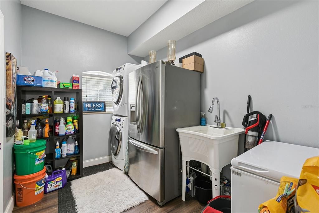 En Venta: $570,000 (5 camas, 3 baños, 3714 Pies cuadrados)
