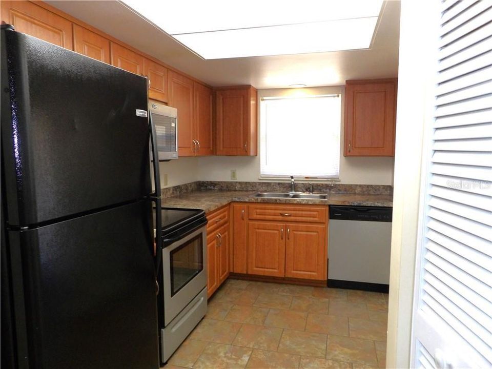 For Sale: $149,500 (2 beds, 2 baths, 1051 Square Feet)