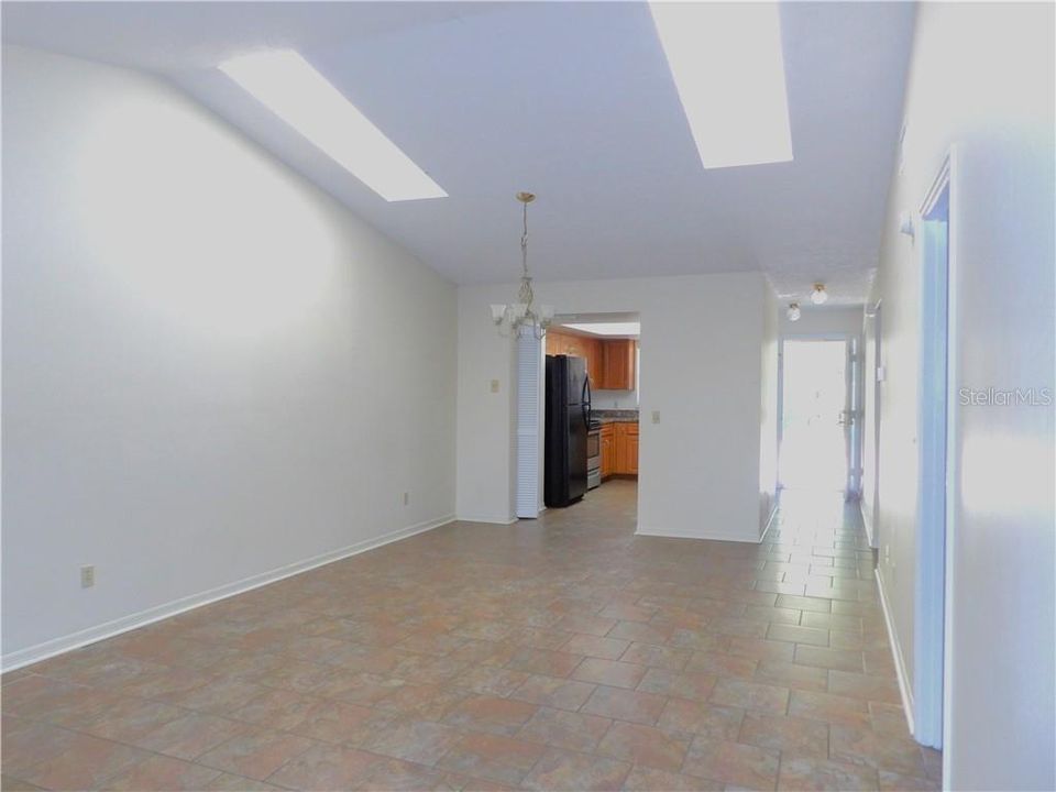 For Sale: $149,500 (2 beds, 2 baths, 1051 Square Feet)