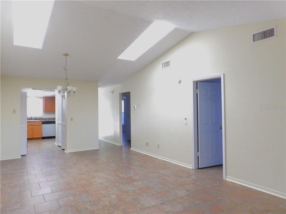 For Sale: $149,500 (2 beds, 2 baths, 1051 Square Feet)