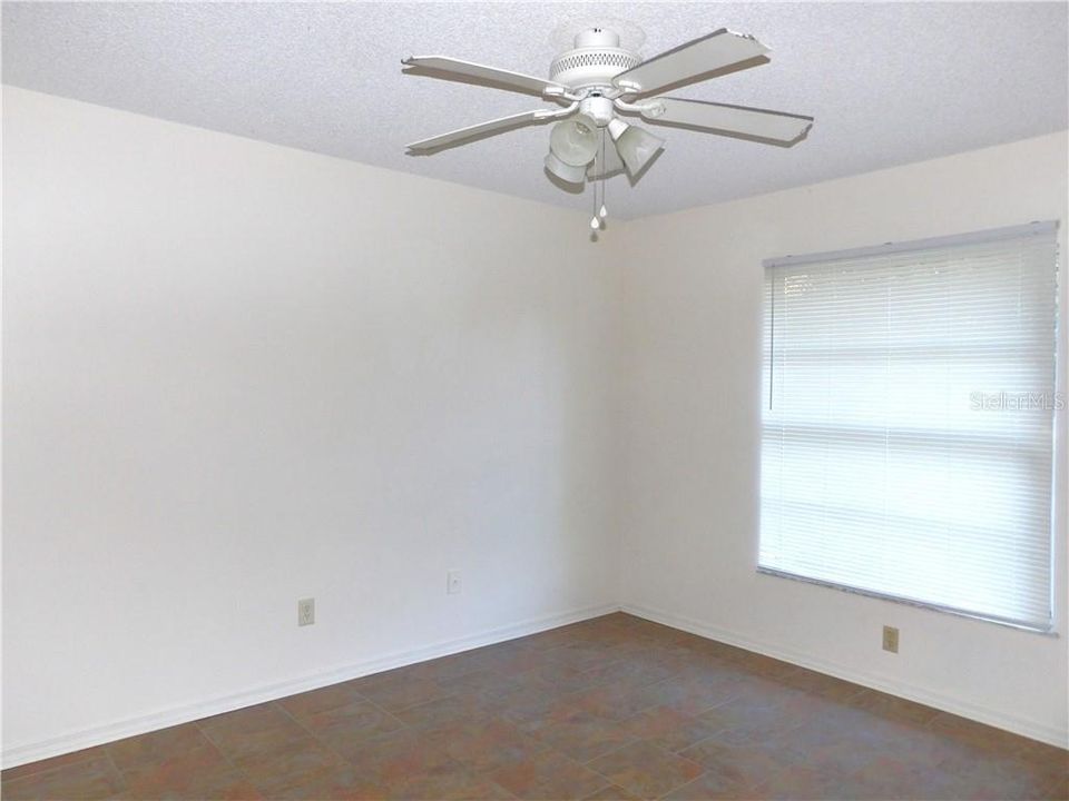 For Sale: $149,500 (2 beds, 2 baths, 1051 Square Feet)