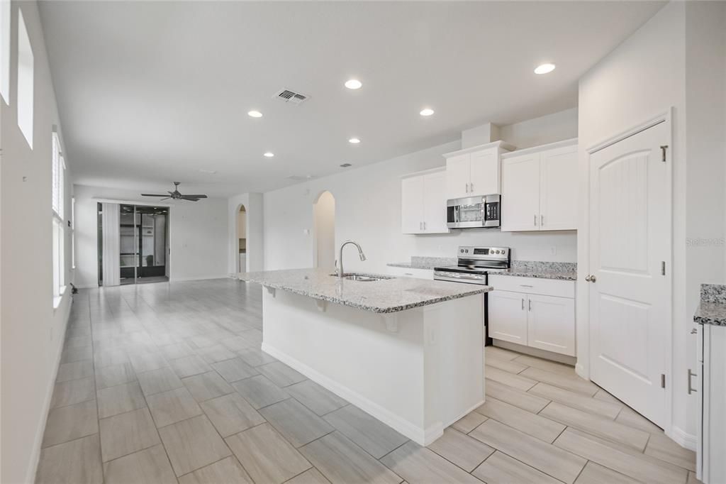 На продажу: $459,900 (3 спален, 2 ванн, 1705 Квадратных фут)