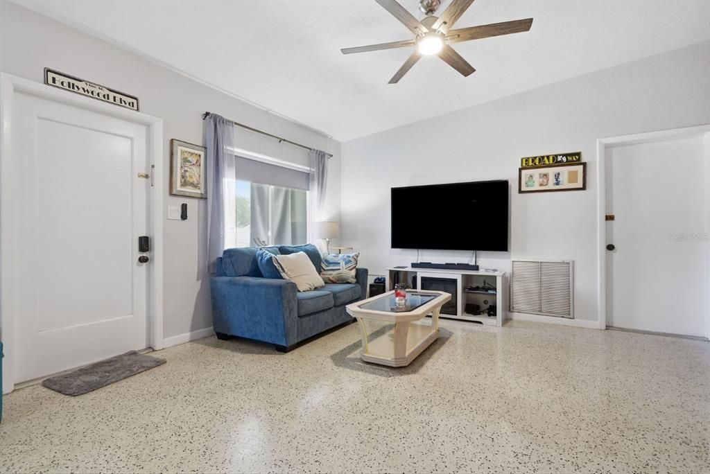 For Sale: $419,000 (4 beds, 2 baths, 1571 Square Feet)