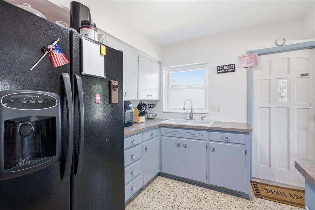 For Sale: $419,000 (4 beds, 2 baths, 1571 Square Feet)