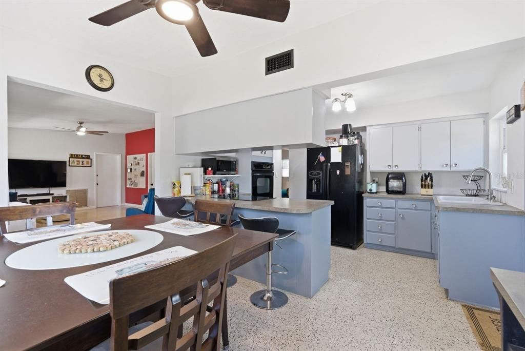 For Sale: $419,000 (4 beds, 2 baths, 1571 Square Feet)