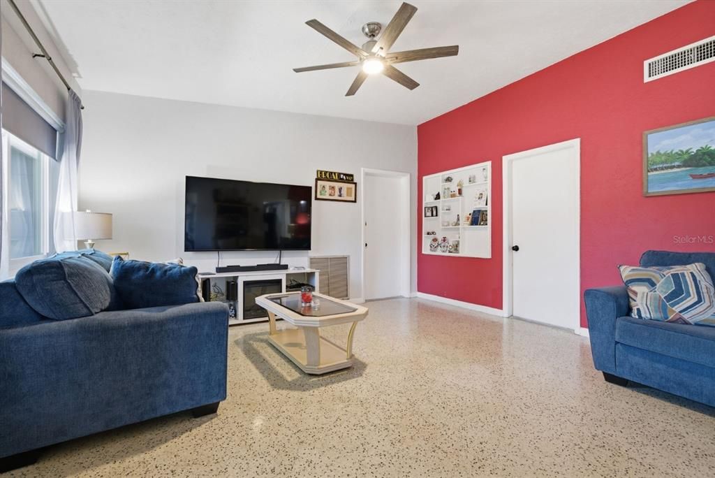 For Sale: $419,000 (4 beds, 2 baths, 1571 Square Feet)