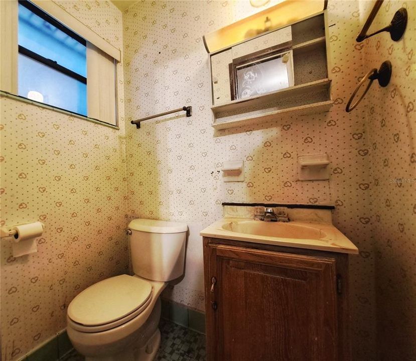 На продажу: $300,000 (3 спален, 1 ванн, 988 Квадратных фут)