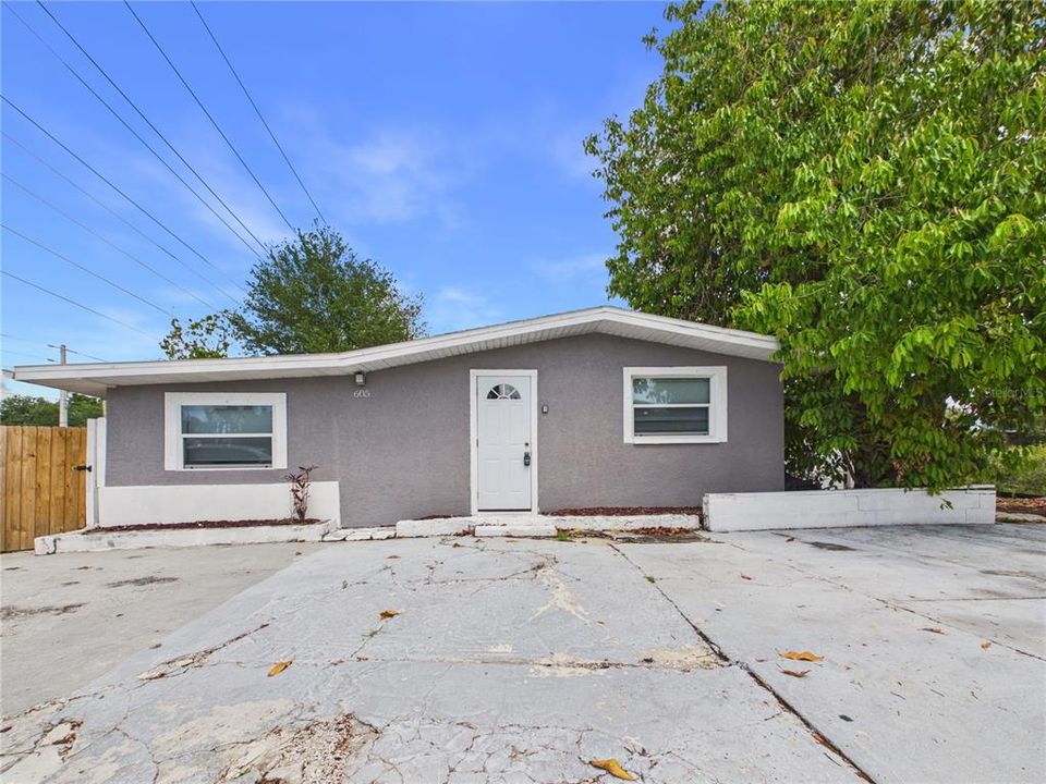 For Rent: $2,120 (3 beds, 1 baths, 1290 Square Feet)