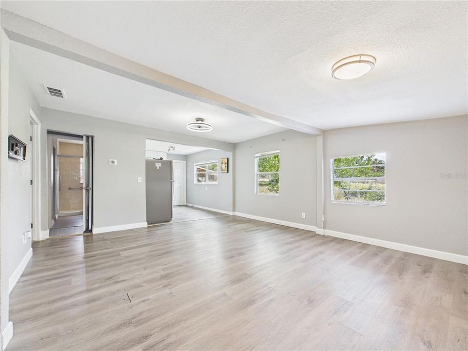 For Rent: $2,120 (3 beds, 1 baths, 1290 Square Feet)