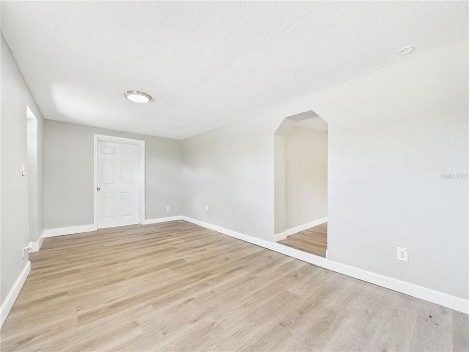 For Rent: $2,120 (3 beds, 1 baths, 1290 Square Feet)