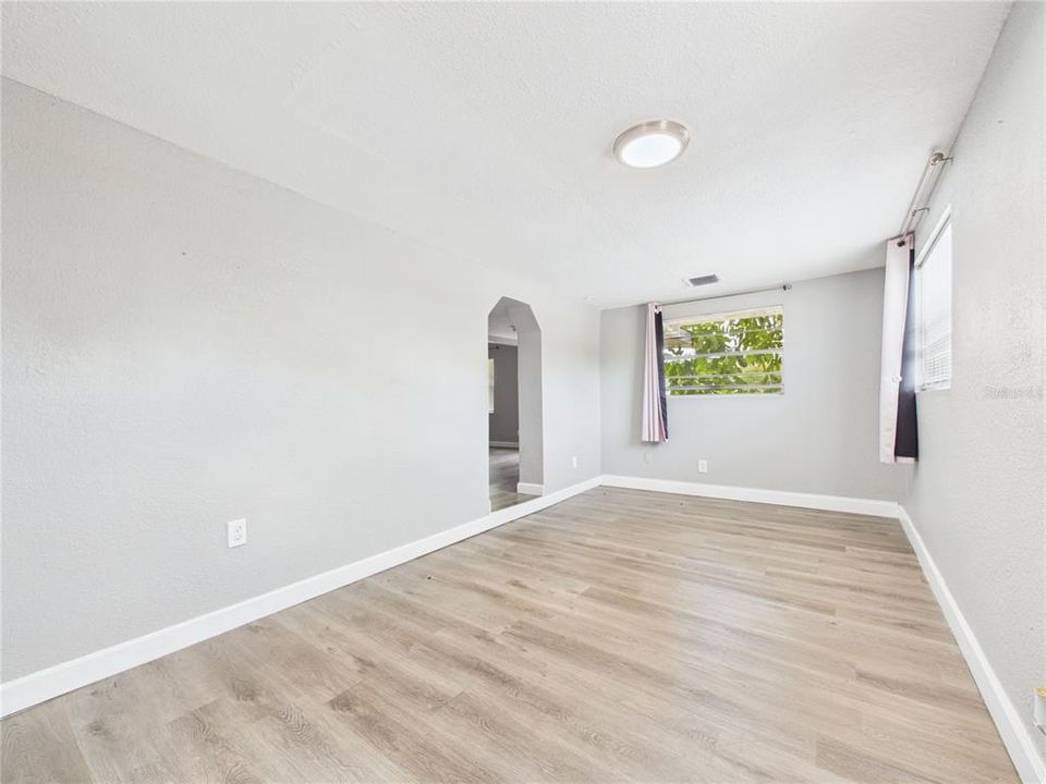 For Rent: $2,120 (3 beds, 1 baths, 1290 Square Feet)