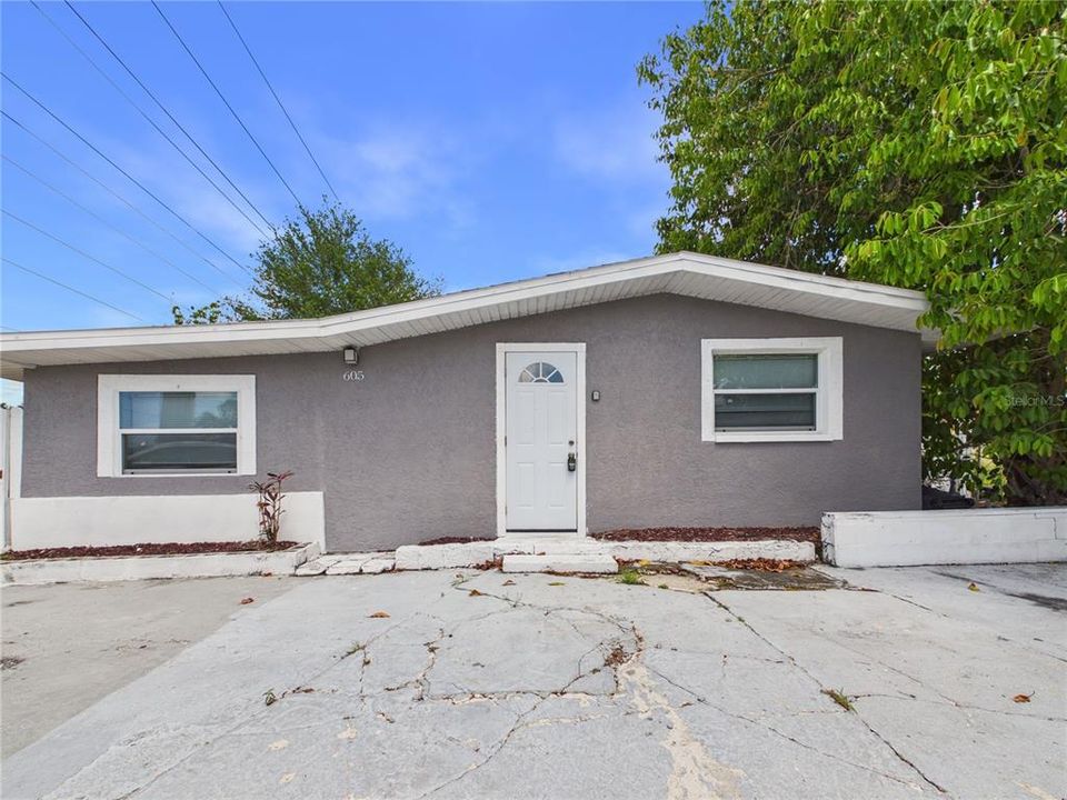 For Rent: $2,120 (3 beds, 1 baths, 1290 Square Feet)