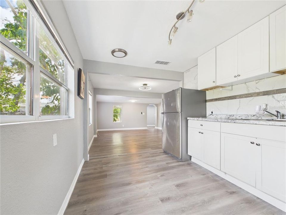 For Rent: $2,120 (3 beds, 1 baths, 1290 Square Feet)