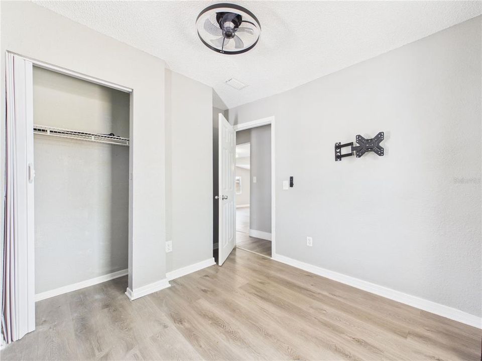 For Rent: $2,120 (3 beds, 1 baths, 1290 Square Feet)