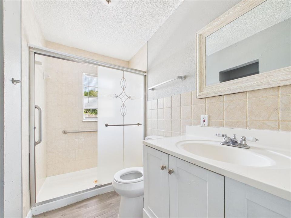 For Rent: $2,120 (3 beds, 1 baths, 1290 Square Feet)