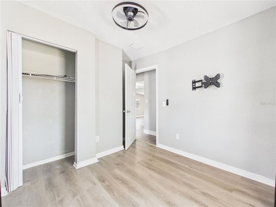 For Rent: $2,120 (3 beds, 1 baths, 1290 Square Feet)