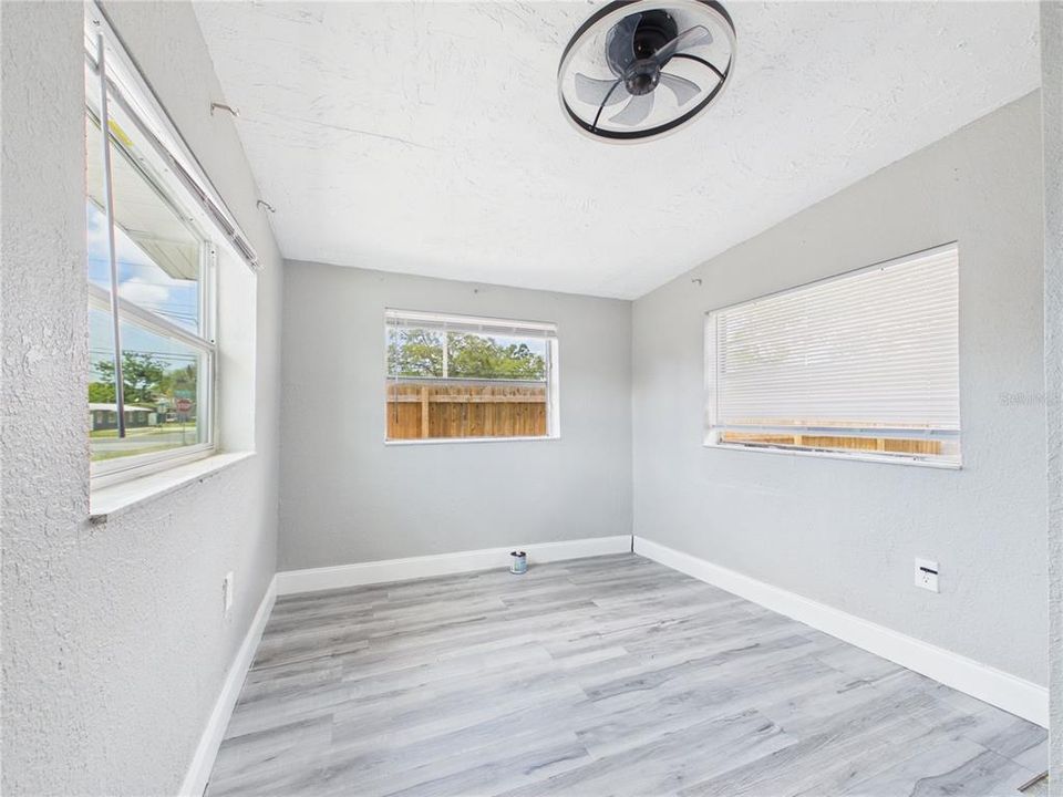 For Rent: $2,120 (3 beds, 1 baths, 1290 Square Feet)