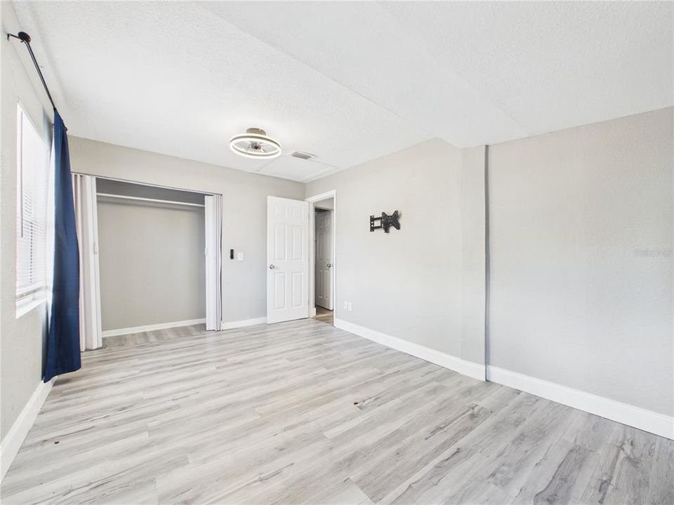 For Rent: $2,120 (3 beds, 1 baths, 1290 Square Feet)