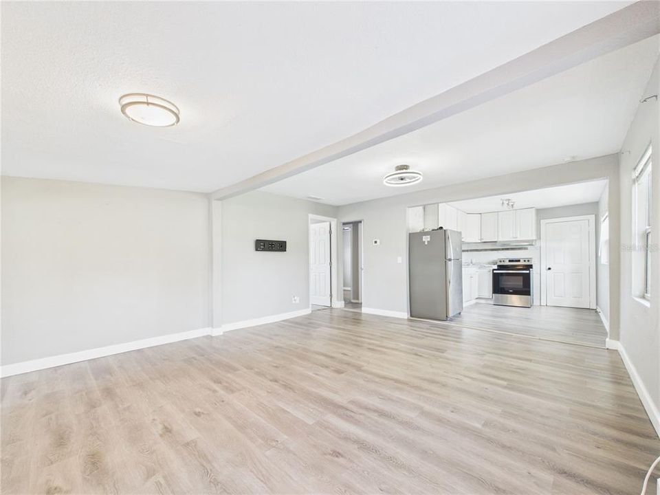 For Rent: $2,120 (3 beds, 1 baths, 1290 Square Feet)