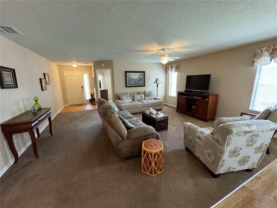 For Rent: $2,200 (3 beds, 2 baths, 1542 Square Feet)