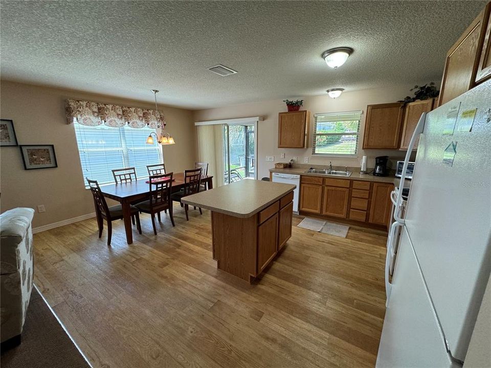 For Rent: $2,200 (3 beds, 2 baths, 1542 Square Feet)
