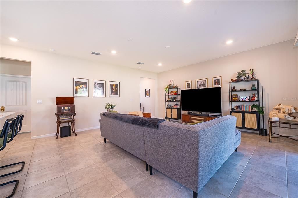 En Venta: $525,000 (5 camas, 3 baños, 2622 Pies cuadrados)