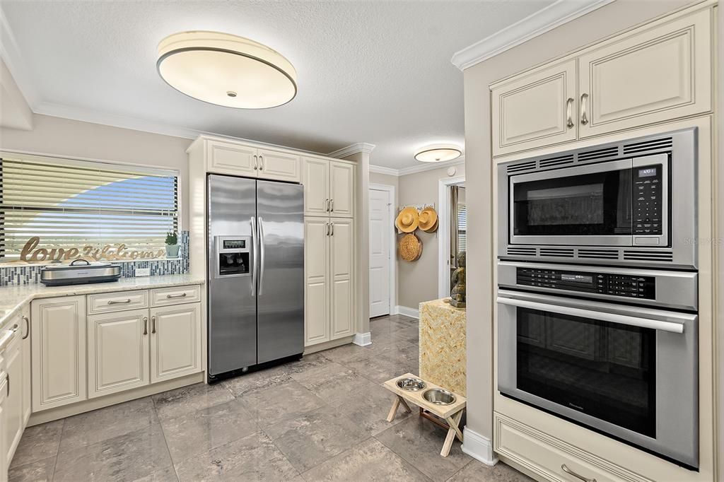 For Sale: $799,000 (3 beds, 2 baths, 1900 Square Feet)