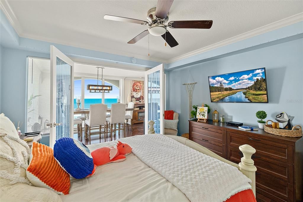 For Sale: $799,000 (3 beds, 2 baths, 1900 Square Feet)