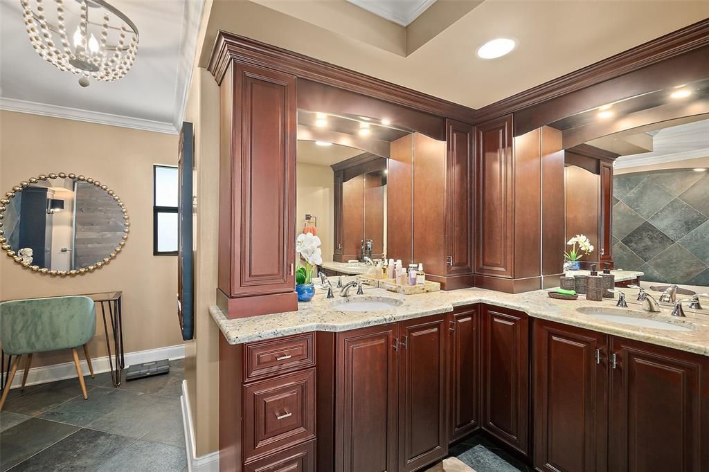 For Sale: $799,000 (3 beds, 2 baths, 1900 Square Feet)