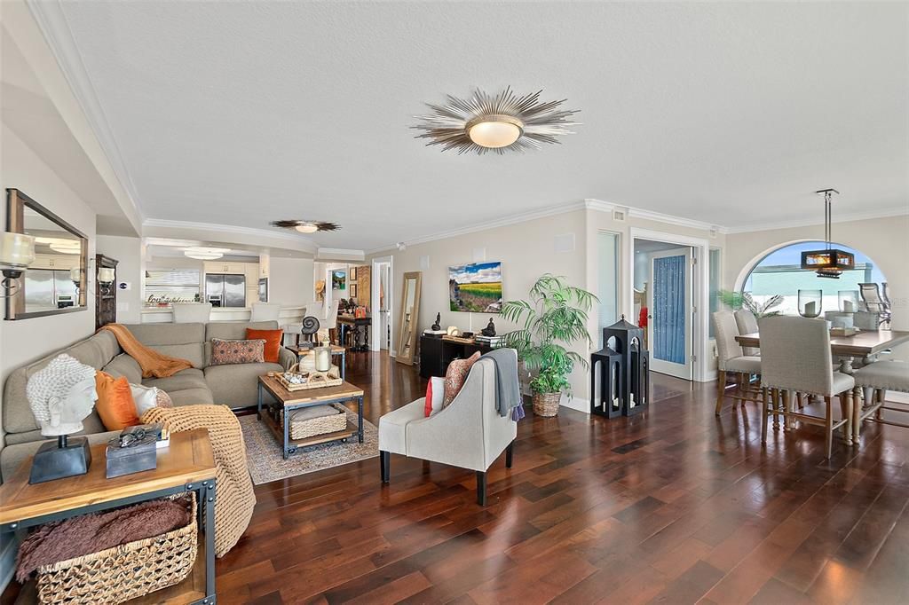 For Sale: $799,000 (3 beds, 2 baths, 1900 Square Feet)