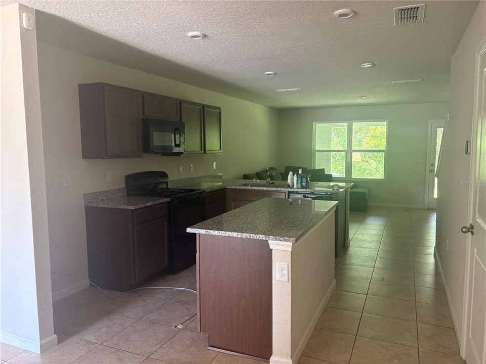 For Sale: $215,000 (3 beds, 2 baths, 1404 Square Feet)